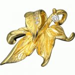 Golden pendant Maple leaf