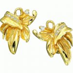 Golden earrings Maple leaf